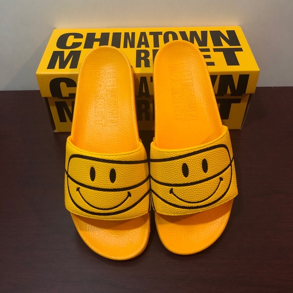 Chinatown Market Smiley Face Slide, Various Sizes - Picture 3 of 8